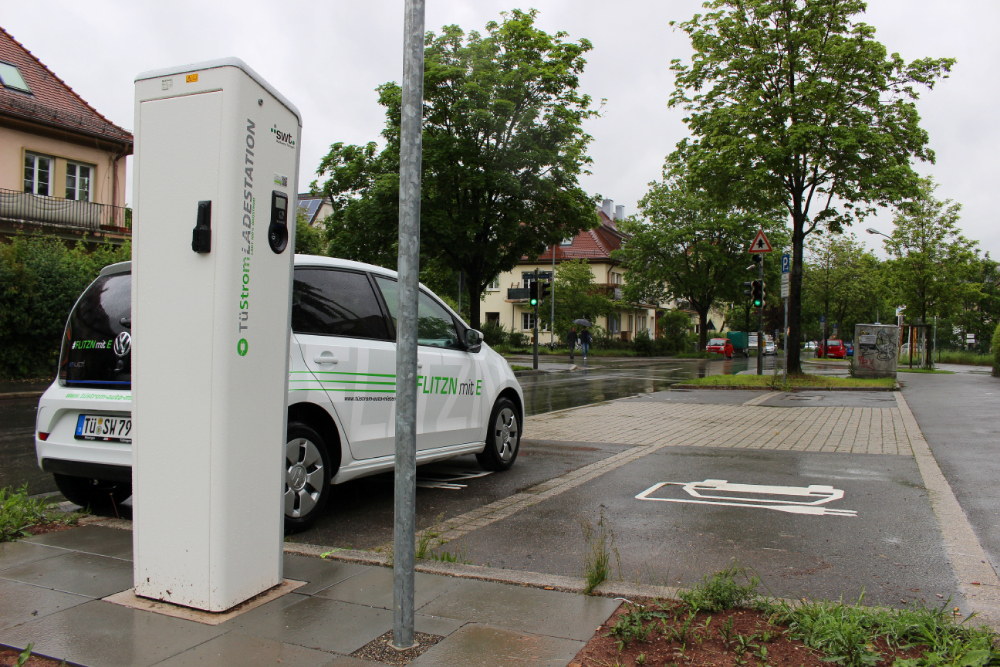 Sechs auf einen Streich Neue Ladestationen für E Autos im Tübinger