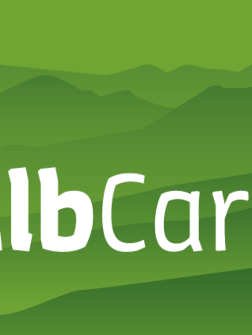 Ein grüner Hintergrund mit unterschiedlichen Schattierungen, auf dem das Wort "AlbCard" in einer verspielten Schriftart in Weiß geschrieben ist.